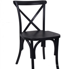Chaise noire Crossback pour restaurant